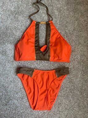 Venus Women's Two-Piece Bikini Set, Halter Keyhole Full Coverage, size 2/S NWOT